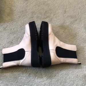 WHO WHAT WEAR Sowyer 2 Tone Chelsea Boots 2 Inch Chunky Platform Heel-Size 9